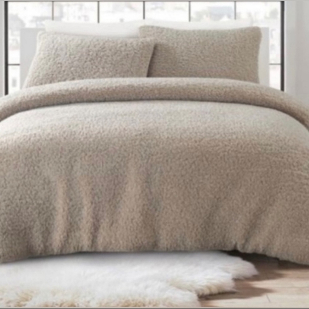 NWT Rachel Zoe Queen Size 3 Piece Comforter/Pillow Sham Set